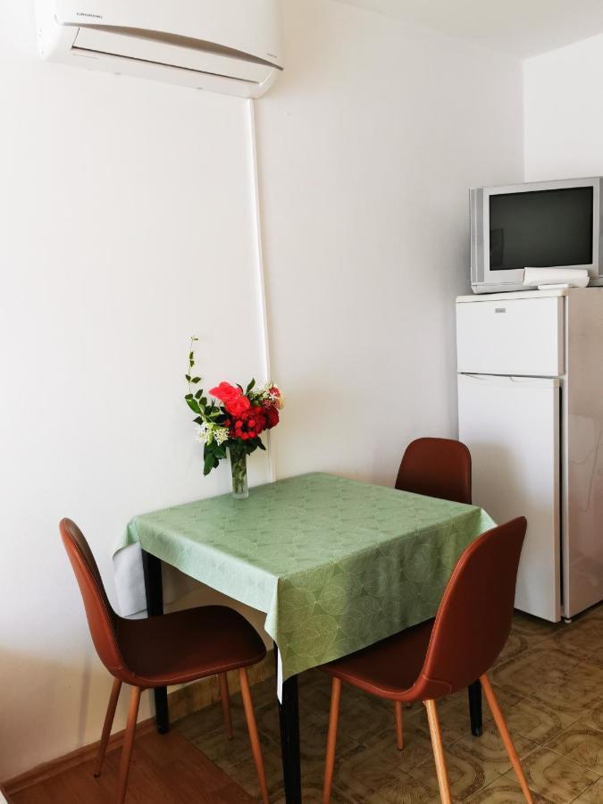 Apartment Dasek Ii, Njivice Esterno foto
