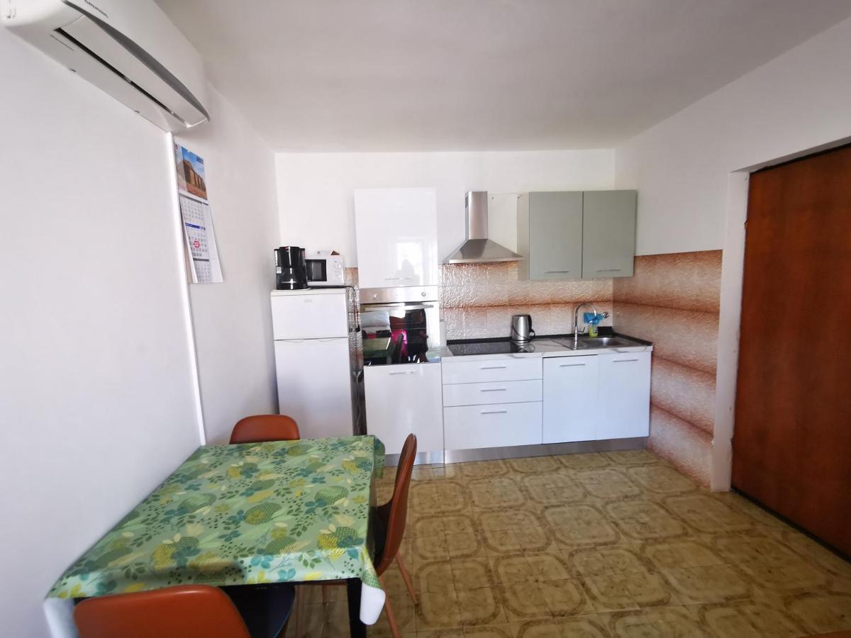 Apartment Dasek Ii, Njivice Esterno foto